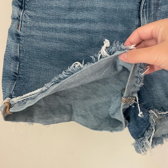 American Eagle Denim Mom Shorts Size 14 - Picture 3 of 7